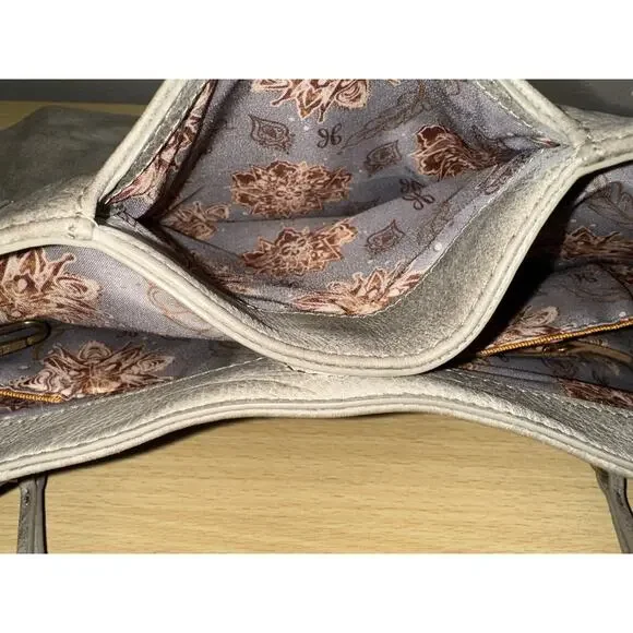 Hobo International Large Kingston Champagne Metallic Leather Tote Bag - Picture 15 of 16